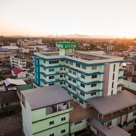 Morakot Twin Chumphon Hotel Eksteriør billede