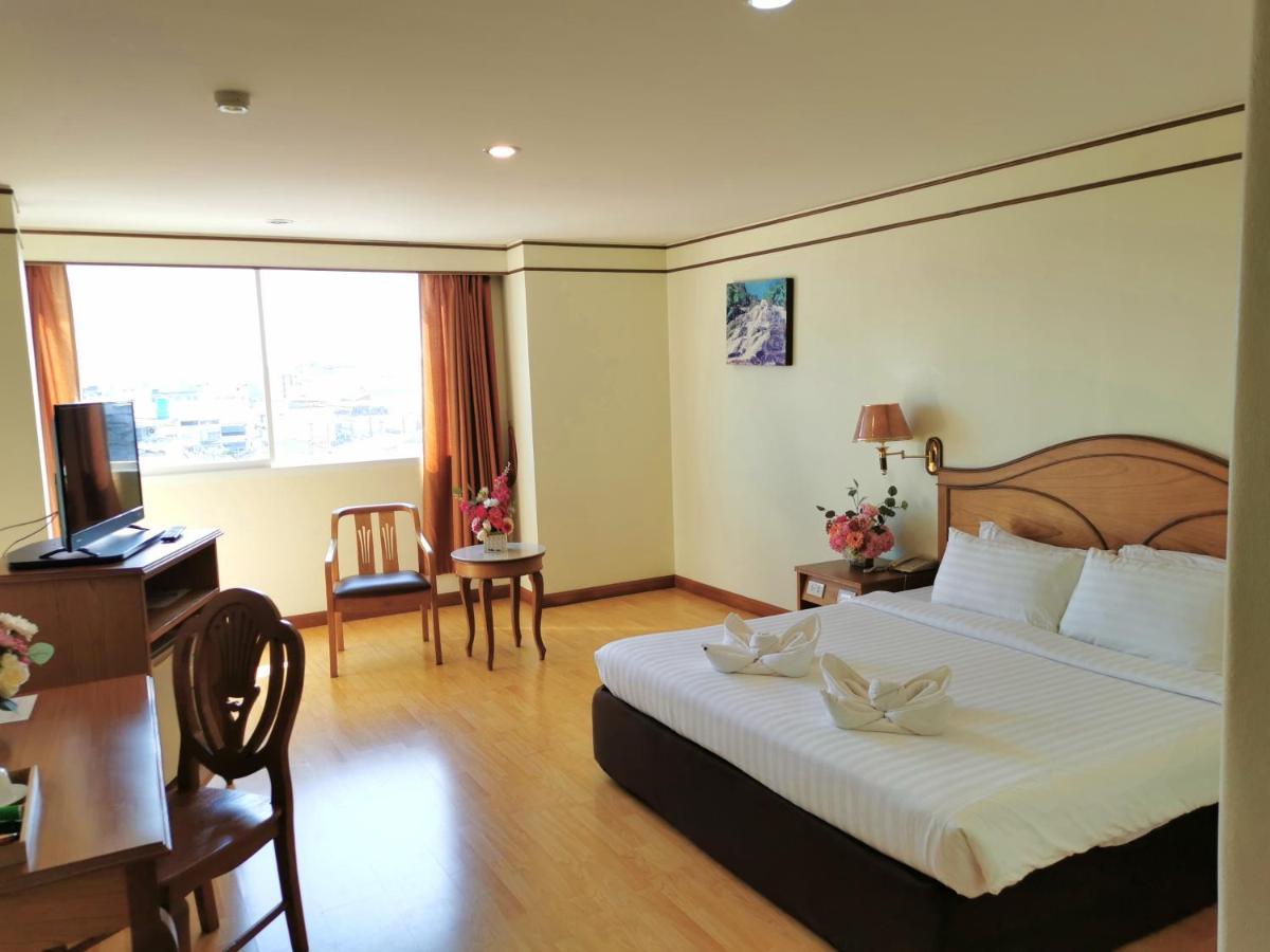 Morakot Twin Chumphon Hotel Eksteriør billede