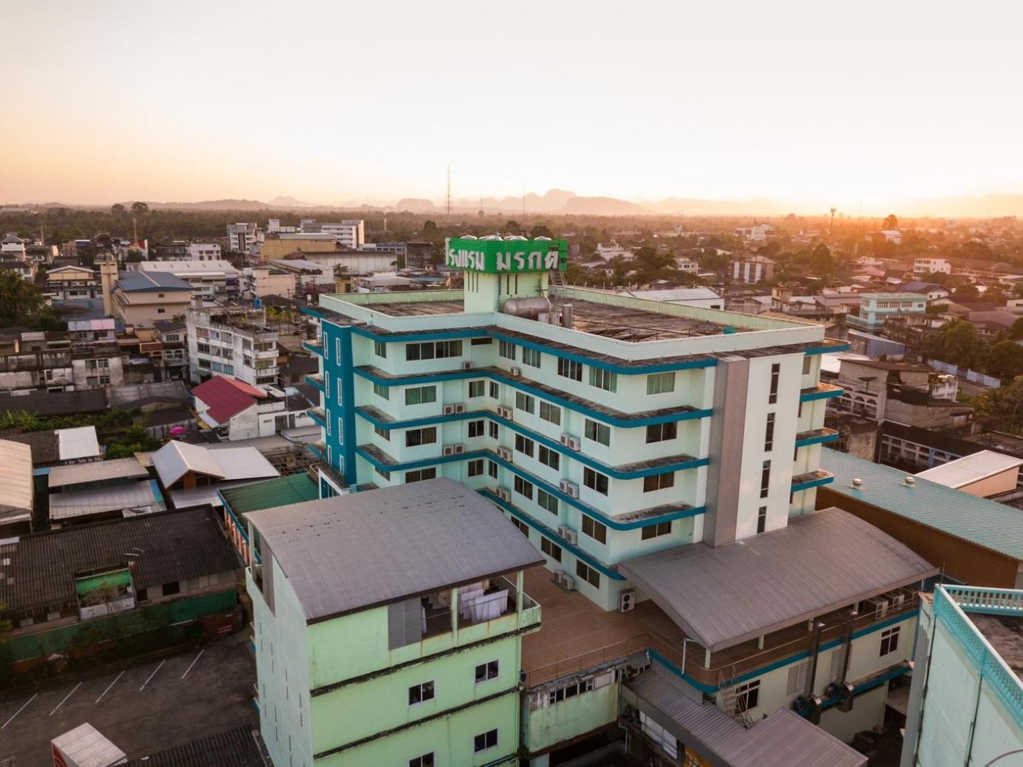 Morakot Twin Chumphon Hotel Eksteriør billede
