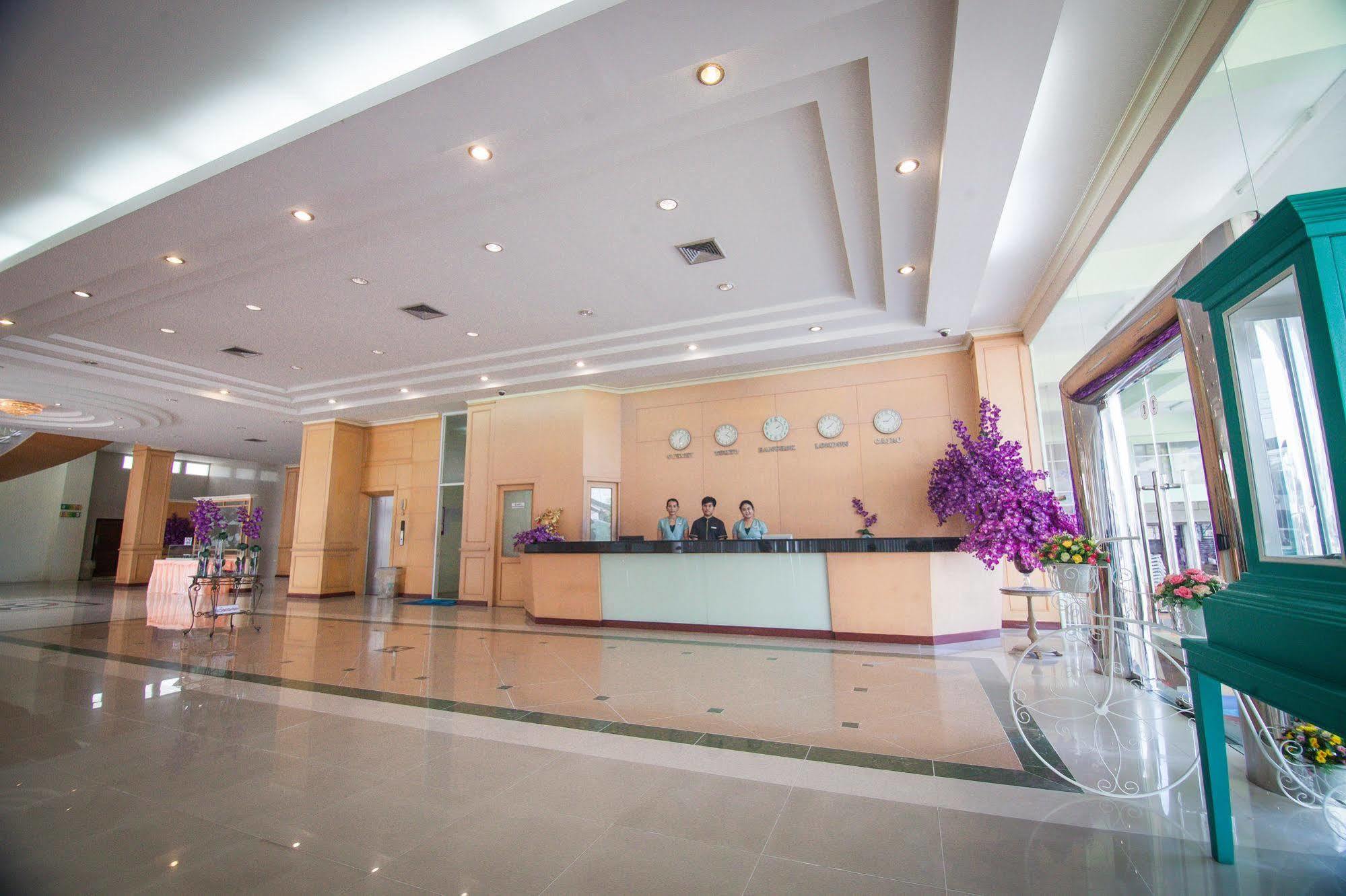 Morakot Twin Chumphon Hotel Eksteriør billede